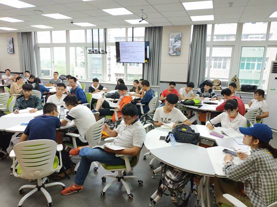 说明: C:\Users\CHXGB\Desktop\新闻稿\20181221日本av
《聚合物合成工艺学》课程创新教学模式取得良好效果\IMG_20180914_171552.jpg